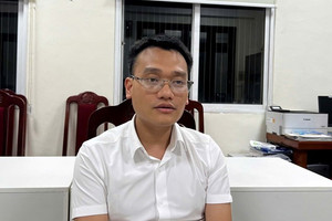 Bắt một Phó chủ tịch UBND thị trấn