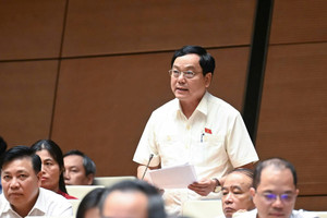 ĐBQH đề nghị sớm tăng lương cho cán bộ công chức ở lại sau sáp nhập khi ‘tăng việc, giảm người’