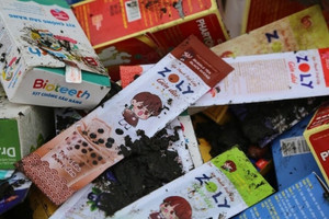 Quảng Ninh điều tra vụ 2 người bí ẩn bỏ lại hàng nghìn hộp nước yến, đông trùng, vitamin,... trong bãi rác giữa đêm
