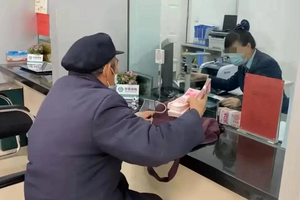 Bắt doanh nhân 52 tuổi cùng một nhân viên ngân hàng
