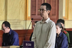Giao dịch viên ACB lĩnh 20 năm tù, các đồng phạm bị tuyên án từ 7 đến 14 năm