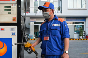 Giá xăng dầu bật tăng dữ dội, có loại tăng tới gần 1.500 đồng/lít