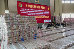 Tịch thu hơn 700 triệu USD trong một vụ tham nhũng, núi tiền đủ để xếp đầy diện tích lớn gấp 1,5 lần sân vận động cấp FIFA