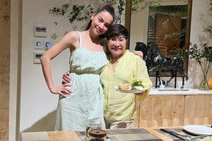 Chiêm ngưỡng vườn hoa bình yên tại tư dinh của vợ cũ Đàm Vĩnh Hưng