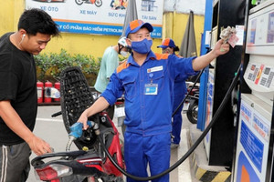 Giá dầu thế giới tăng ‘dựng đứng’, giá xăng dầu trong nước cũng đồng loạt tăng mạnh