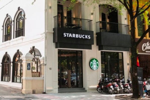 Bị đẩy khỏi đất vàng Hàn Thuyên, Starbucks Reserve trở lại và ‘phục thù’ ngay đối diện