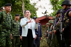 Thủ tướng Thái Lan gặp Tư lệnh quân đội để xoa dịu khủng hoảng chính trị