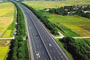 Đề xuất thu phí tuyến cao tốc hơn 2.000km chạy dọc cả nước từ năm 2026