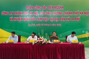 Giám đốc Công an TP. Hà Nội thị sát 'thủ phủ bánh kẹo' La Phù, yêu cầu xử lý nghiêm hàng giả, gian lận thương mại