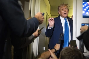 Tổng thống Mỹ Trump nói có thể ủng hộ lệnh ngừng bắn Iran - Israel