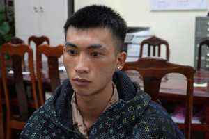 Bắt Nguyễn Tuấn Hùng sinh năm 2004 khi vừa xuống máy bay