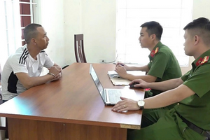 Khám xét nơi ở, bắt ‘công an’ Vũ Anh Tuấn