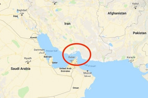 Giá dầu có thể lên 100 USD/thùng nếu Iran đóng eo biển Hormuz