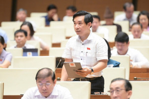 ĐBQH hiến kế giảm ùn tắc giao thông đến 50% bằng cách áp dụng nhập làn theo quy tắc 'dây kéo áo'