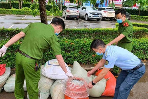Sơn La: Xe khách chở 883kg nội tạng động vật hôi thối bị phát hiện trên đường mang đi tiêu thụ