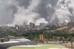 Israel tấn công dữ dội nhằm vào các trụ sở quân sự ở thủ đô Iran