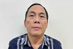 Cựu GĐ Trung tâm lý lịch tư pháp 'bắt tay' với tài xế trục lợi hàng chục tỷ đồng