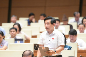 Đề xuất áp dụng nhập làn theo quy tắc 'dây kéo áo' để giảm ùn tắc giao thông