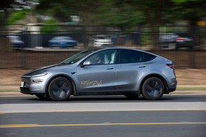 Không khai trương rầm rộ, Elon Musk âm thầm ra mắt dịch vụ robotaxi: Liệu át chủ bài có thế kéo Tesla thoát khỏi 'vũng lầy'?