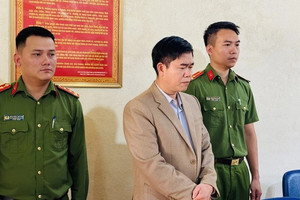 Tuyên phạt một nguyên hiệu trưởng 3,5 năm tù