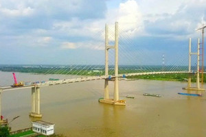 Cây cầu gần 7.000 tỷ, cách cầu dây văng đầu tiên do Việt Nam thiết kế 3,8km sắp hoàn thành