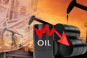 Giá dầu thô lao dốc: Giảm hơn 8 USD/thùng