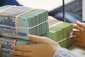 Tỷ giá tăng vọt, NHNN nối lại công cụ điều tiết bị ‘bỏ quên’ suốt 3 tháng