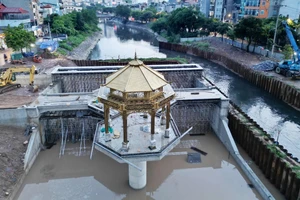 Đập tràn giữ nước có kiến trúc 'lạ mắt' đã hình thành trên sông Tô Lịch