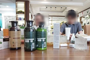 Vào 'lò' gia công mỹ phẩm