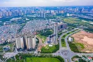 Giá nhà đất 'đua nhau' tăng, người mua lãnh đủ