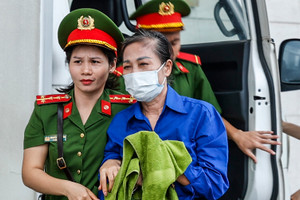 Hình ảnh dẫn giải Hậu 'Pháo' cùng 5 cựu bí thư tỉnh uỷ hầu toà