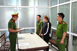 Kiểm tra trụ sở, bắt Giám đốc một công ty mỹ phẩm