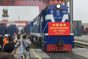 'Kênh đào trên đường ray' giúp Trùng Khánh tạo nên kỳ tích: Từ vùng núi hẻo lánh hóa 'siêu cảng' kết nối liên lục địa Á - Âu