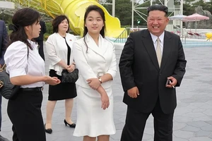 Phu nhân Chủ tịch Triều Tiên lần đầu xuất hiện công khai sau một năm rưỡi vắng bóng