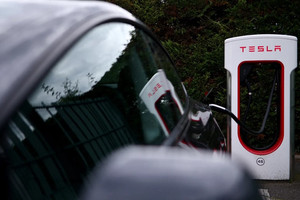 Buồn của Elon Musk: Doanh số Tesla tại châu Âu lao dốc 5 tháng liên tiếp, khách đồng loạt chuyển sang xe điện Trung Quốc giá rẻ