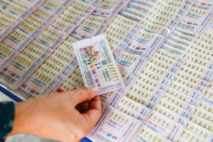 Giải Vietlott chạm mốc 380 tỷ đồng: Một tấm vé, cơ hội đổi đời đang được nhiều người săn lùng nhất hiện tại