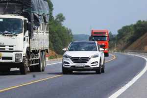 Quy định mới nhất về tình huống vượt xe khác, phải nắm rõ để an toàn, tránh bị phạt lên tới 22 triệu đồng và trừ 10 điểm GPLX