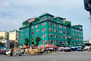 Hà Nội: Lãng phí khu chợ khang trang 5 tầng nhưng 4 tầng để không