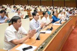 Quốc hội họp phiên bế mạc, biểu quyết thông qua nhiều nội dung quan trọng