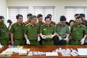Khám xét, bắt Mai Anh Tuấn, tịch thu súng, đạn cùng nhiều tang vật