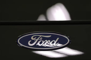 Trung Quốc siết đất hiếm, Ford buộc phải tạm dừng hàng loạt nhà máy tại Mỹ