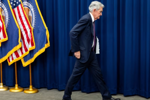 Áp lực từ ông Trump: Fed sẽ giảm lãi suất nhiều hơn ngay sau khi ông Powell 'rời ghế'?