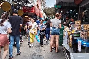 Nền kinh tế lớn thứ hai Đông Nam Á lung lay: Người dân tiết kiệm chi tiêu, 'ngành mũi nhọn' đối diện cú sốc không tưởng