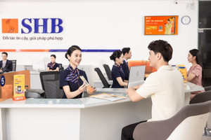 SHB trao tay iPhone 16 Pro Max và vàng 999.9 cho khách chuyển tiền quốc tế