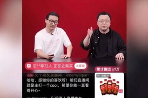 'Mắt chữ A mồm chữ O' chứng kiến người ảo thay KOL livestream ròng rã 6 giờ, thu gần 8 triệu USD