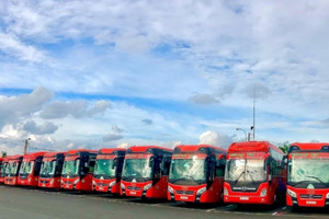 Công ty Phương Trang triển khai 10 xe bus Kim Long đời mới, đưa đón miễn phí công chức lên TP. HCM làm việc