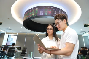 Nhiều công ty chứng khoán tăng phí từ ngày mai