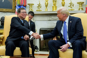 Ông Trump chỉ trích Nhật Bản ‘không công bằng’, dọa ra tay nếu không đạt thỏa thuận
