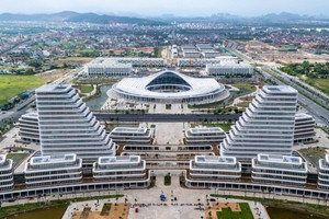 Hôm nay, chính thức vận hành trụ sở hành chính quy mô nghìn tỷ tại thành phố nhỏ nhất Việt Nam