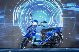 Chiếc xe thứ 40 triệu của Honda Việt Nam là mẫu 'vua tay ga' phiên bản đặc biệt với màu xanh độc đáo và tem '40 million units'